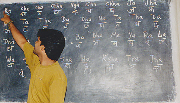 Teacher_explains_Nepal