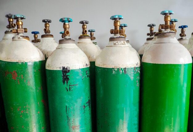 oxygen-cylinder-regulator-gauge-hospital-equipment_52075-255_0oRVtMbFAL