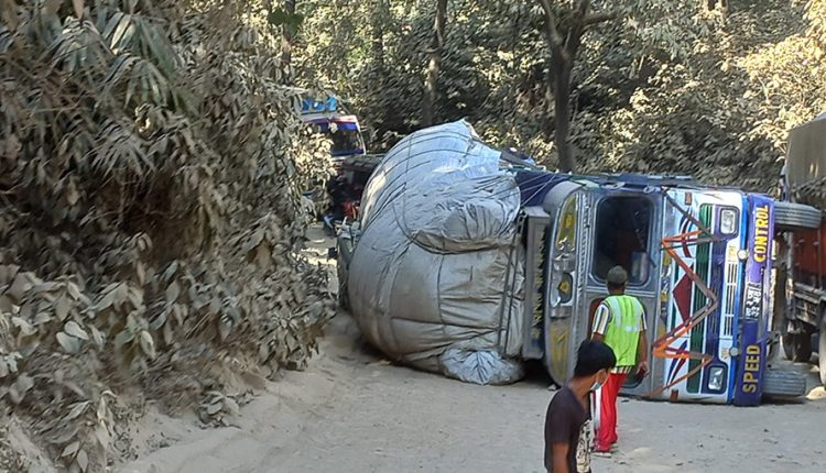 narayangadh-butwal-road-2-accident-1